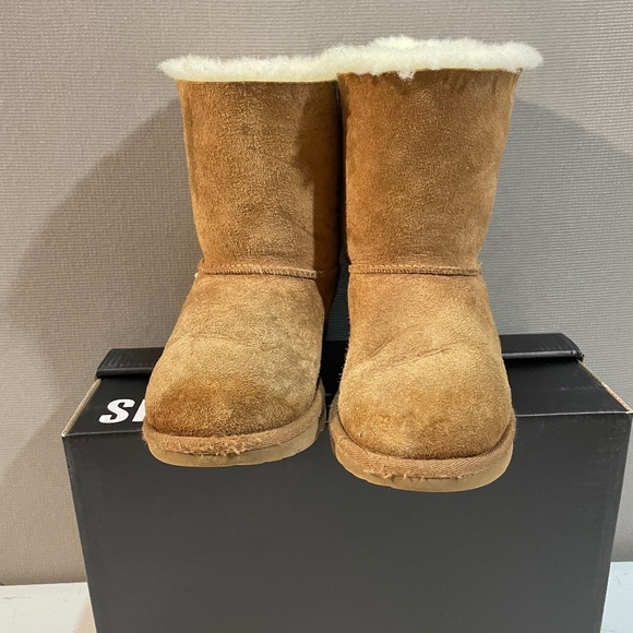 UGG Bailey Bow II Boot Size 2 - Picture 1 of 7